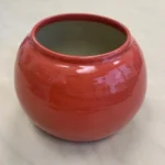 Pot rond en céramique émaillée rouge orangé