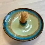 Coupelle apéro en céramique émaillée bleu et vert avec cure-dents au centre