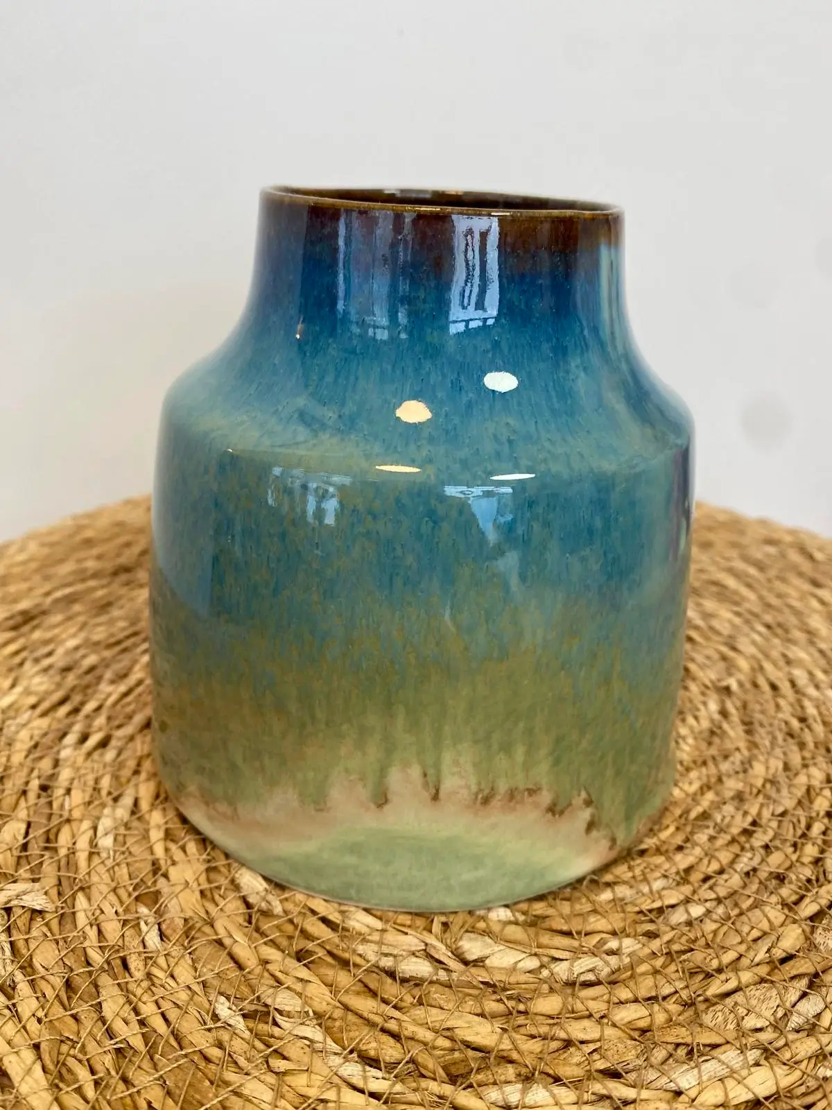 Pot en céramique émaillée bleu et vert à coulures