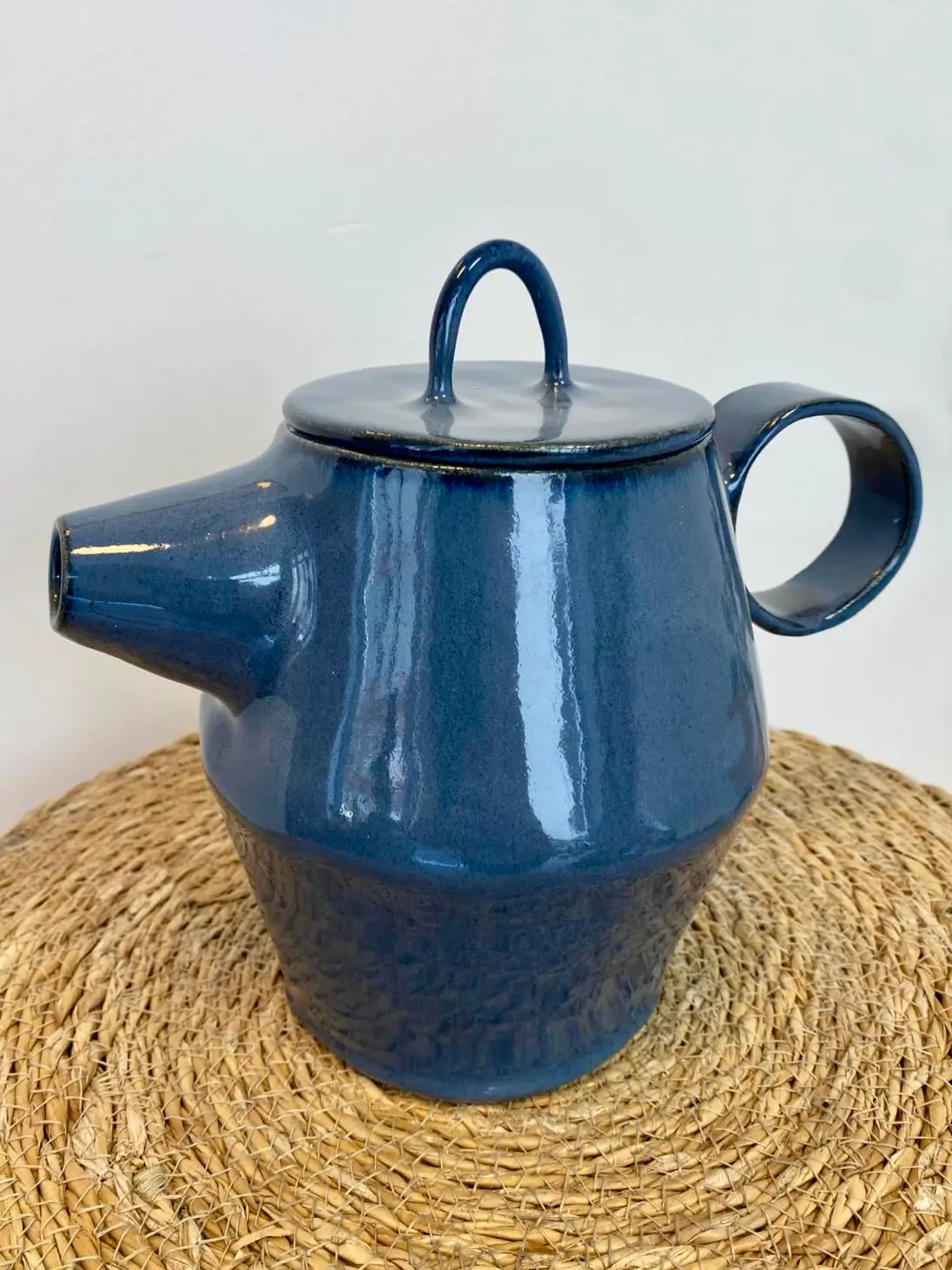 Théière en céramique émaillée bleu marine